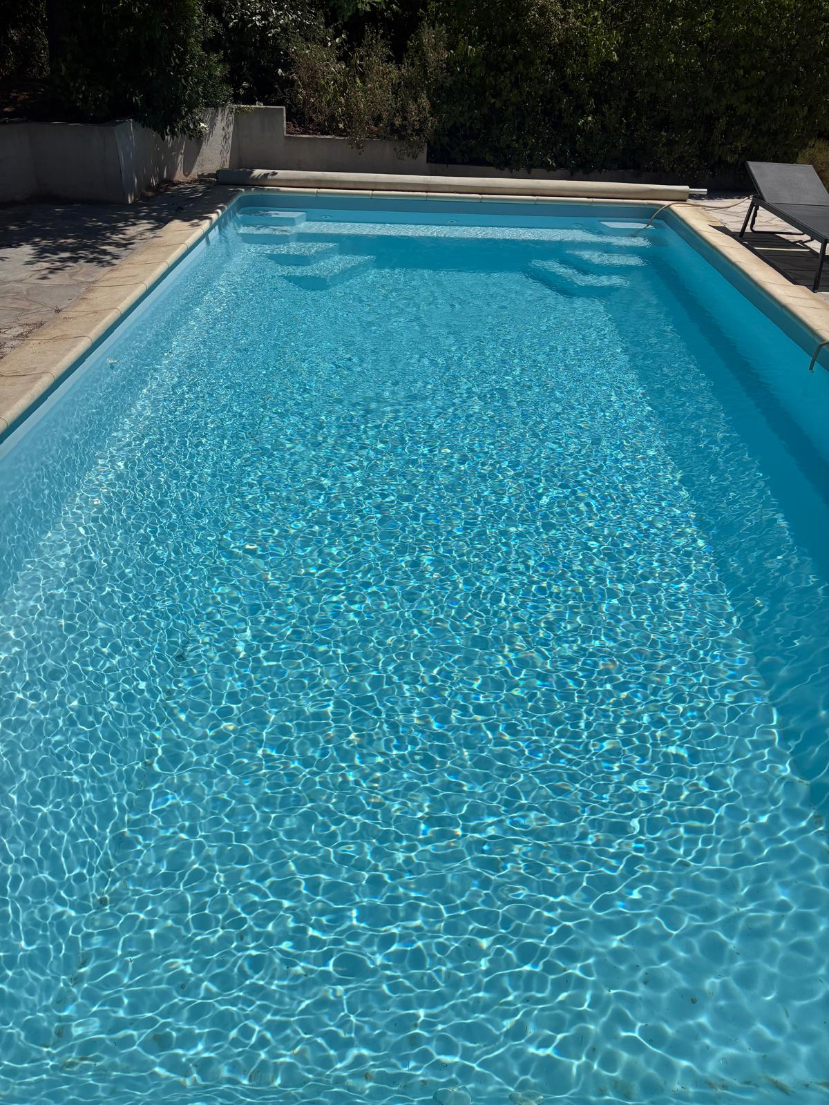 Piscine rectangulaire entretenue par Aquapool